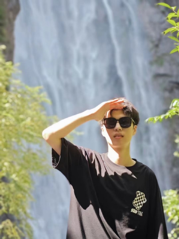 大橙子的第一张照片--绍兴闪婚服务中心